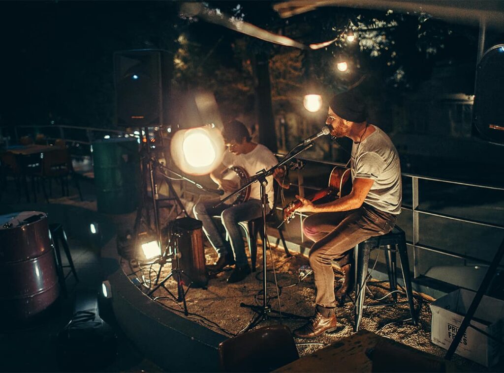 Signs of music that “sounds like indie”
